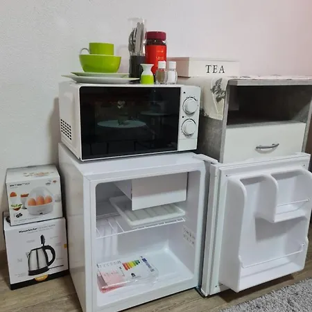 Nettes Gastezimmer Nahe Sindelfingen / Stuttgart / Schwarzwaldrand Campsite